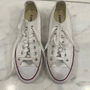 Converse Chuck Taylor Low  Size 8.5 Women’s